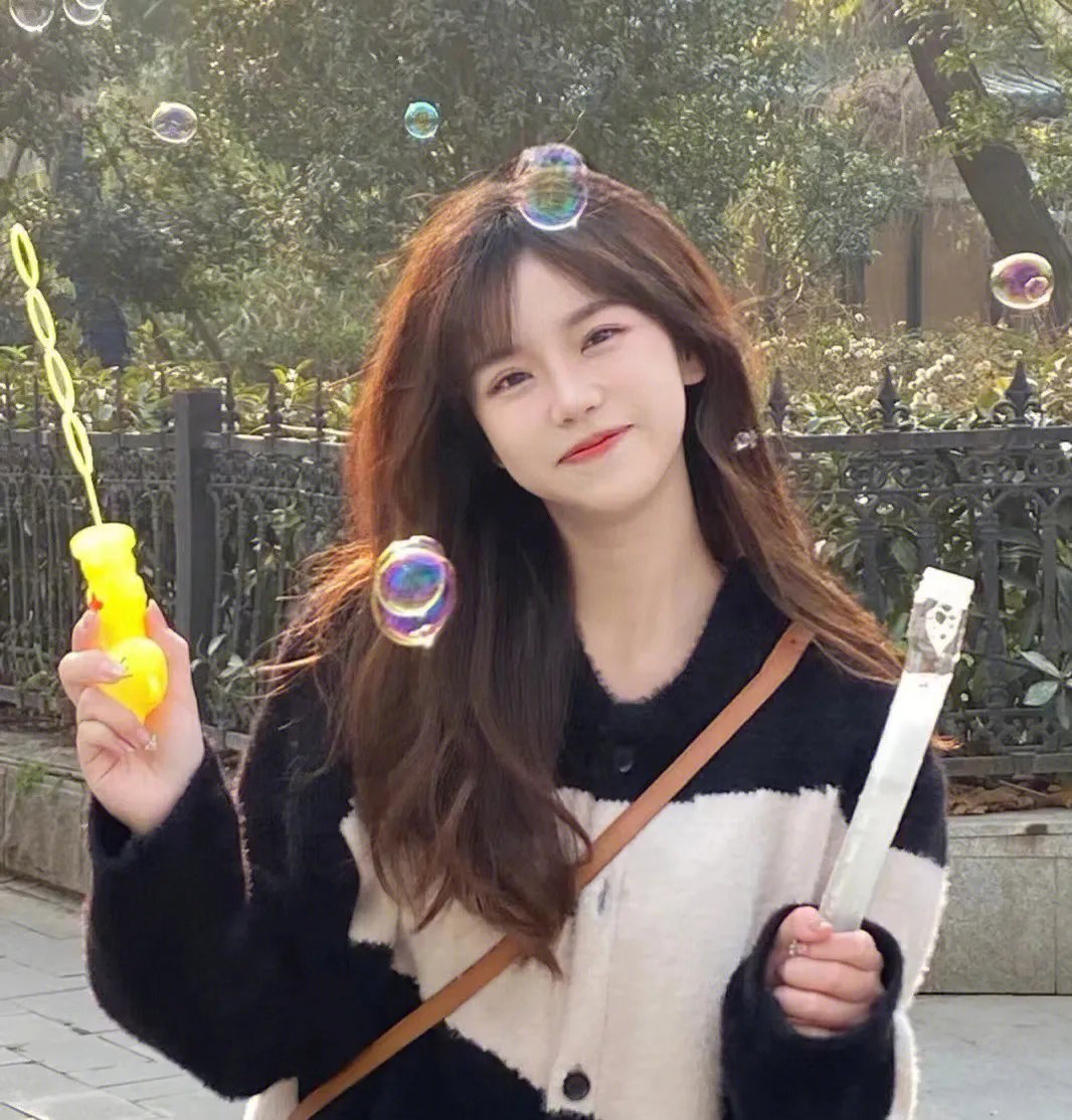 下山后我被美女包围了